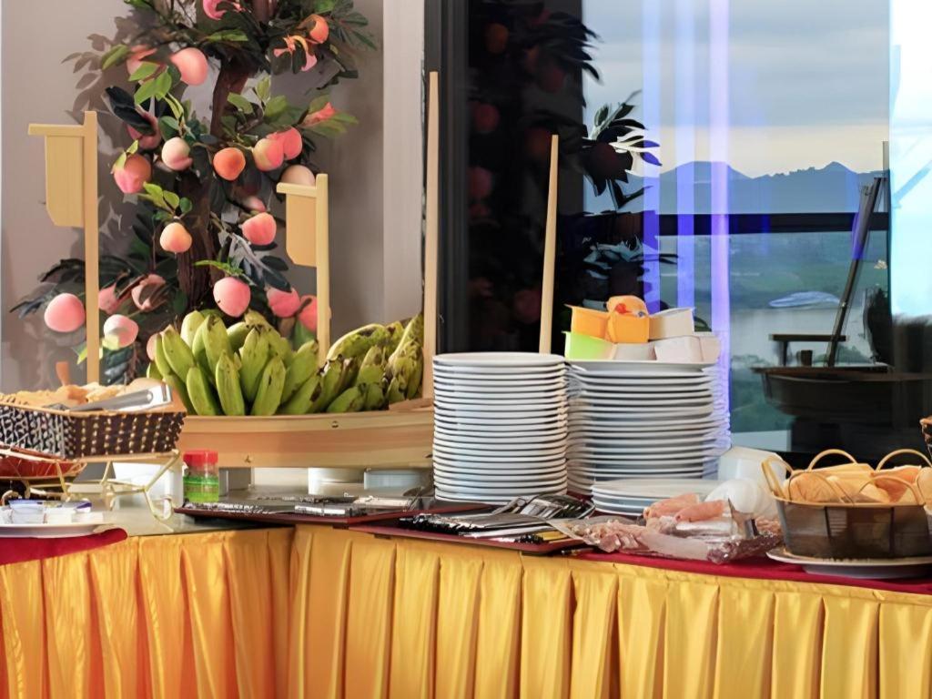 Royal Palace Hotel Tuyen Quang Kültér fotó