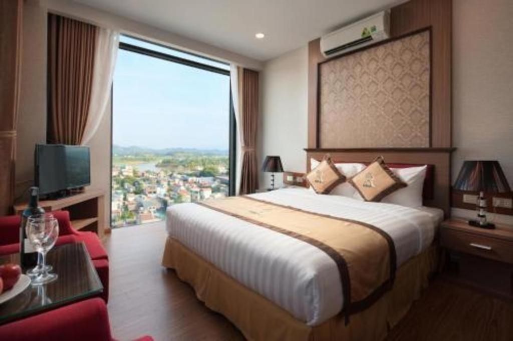 Royal Palace Hotel Tuyen Quang Kültér fotó