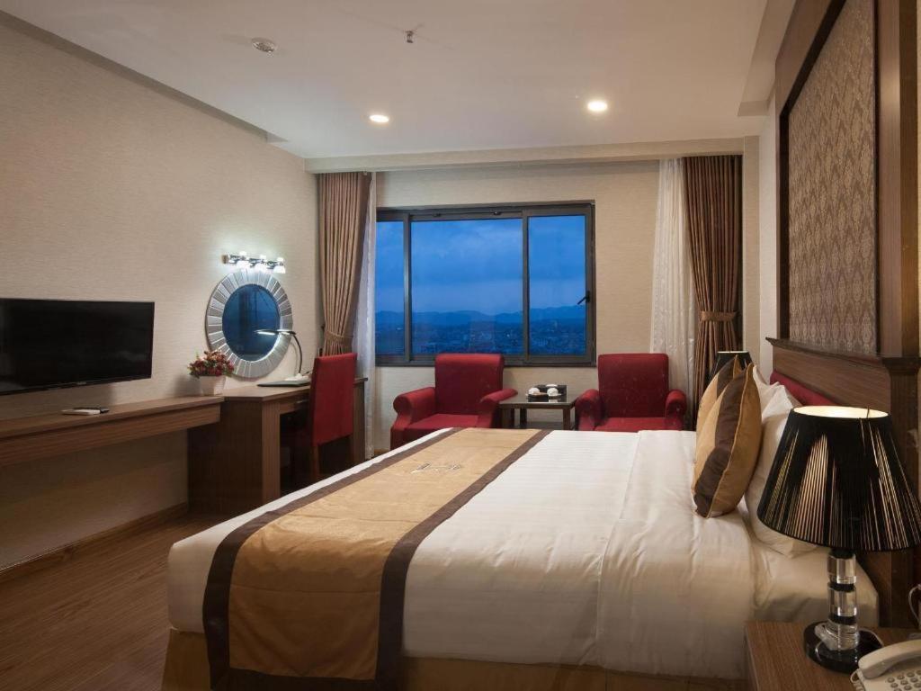 Royal Palace Hotel Tuyen Quang Kültér fotó